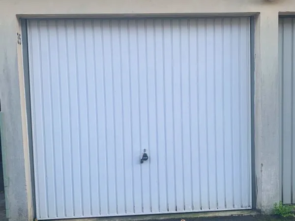 Loue garage box plain pied dans résidence sécurisée