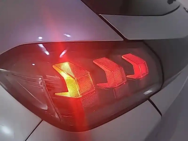 Peugeot 208 puretech 75 s&amp;s bvm5 — photo 20
