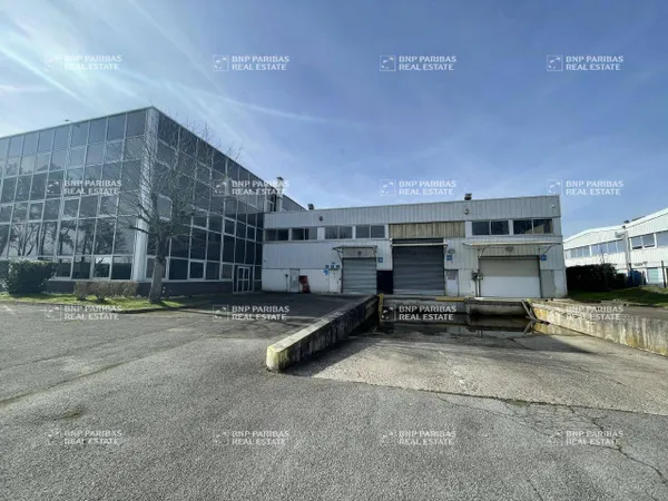 Local d'activité 1963 m²