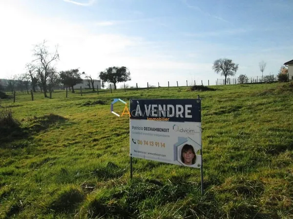 Terrain constructible 1079 m²