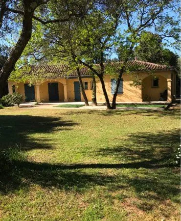 Belle villa de plain pied (+terrain de construction )