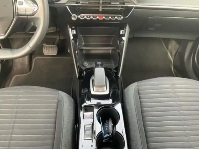 Peugeot 2008 e- 136ch style — photo 11