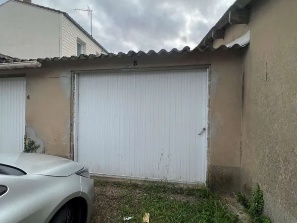 Garage/Parking