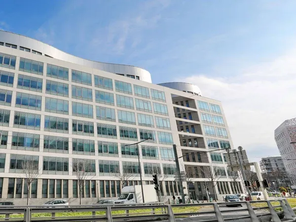 Bureau 1772 m²
