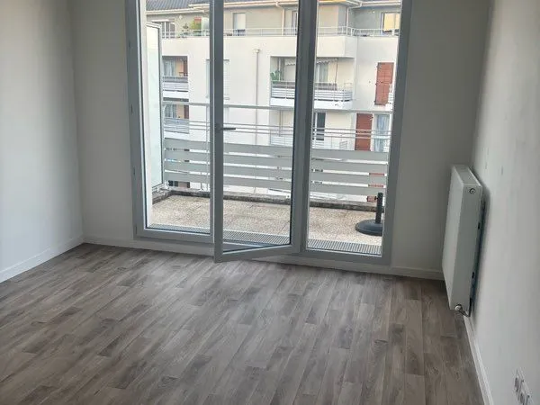 A louer appartement 3 pièces avec balcon - proche gare