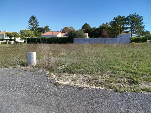 Terrain viabilisé à Gimeux 1080 m2