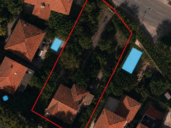 Terrain 890 m²