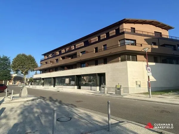 Local commercial 257 m²
