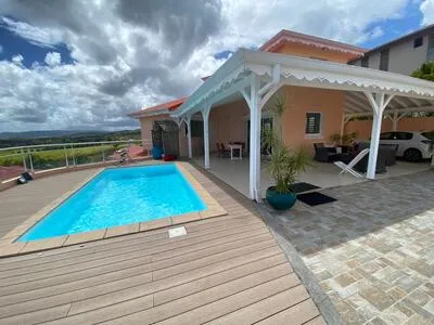 VILLA D'EXCEPTION AVEC PISCINE ET VUE MER - LES TROIS ILETS