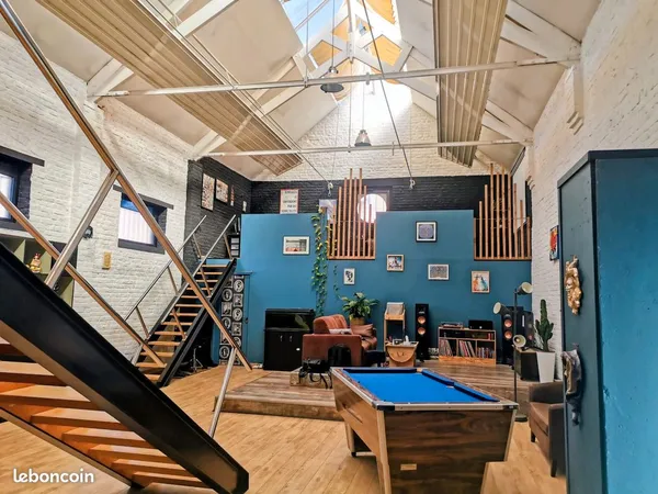LOFT 145 m² - 8,30 m DE HAUTEUR - VERRIÈRE - MÉTRO À 2 MIN - 209 000
