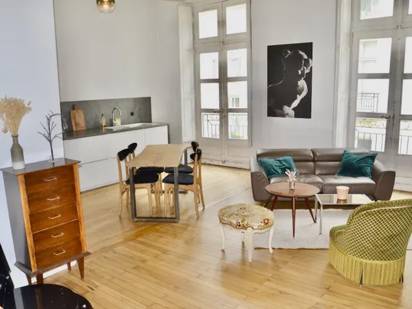 Superbe appartement haussmannien meublé 93m² - Coeur de Nantes, près Graslin et Royale