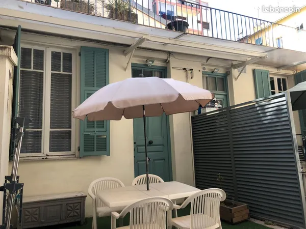 Studio + terrasse , quartier port de Nice