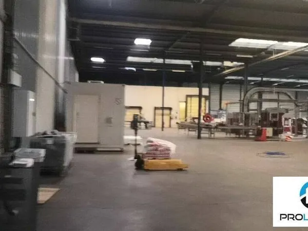 Entrepôt 4709 m²