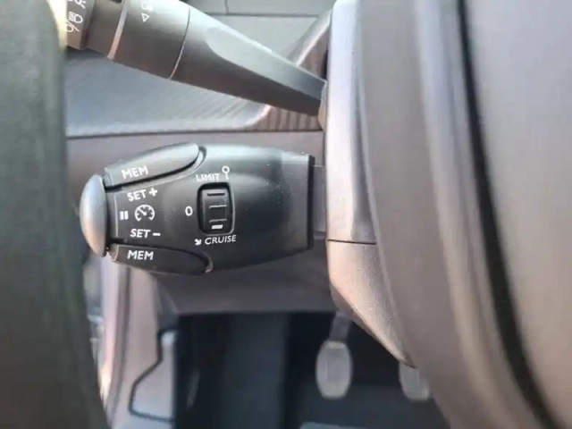 Peugeot 208 puretech 75 s&amp;s bvm5 — photo 43