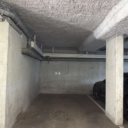 Place de parking couverte & sécurisée - Le Parc de Saint-Maur, à 2 min du RER A