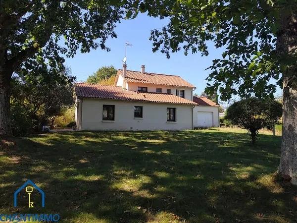 Maison de charme des années 60 avec vaste terrain arboré