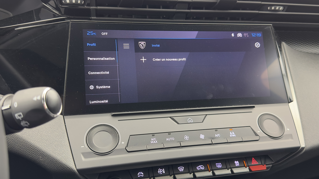 Peugeot 308 SW PHEV 180 e-EAT8 — photo 24