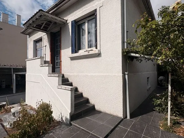 Maison d'angle 4 chambres sur terrain de 300 m² avec jardin et parking - Drancy