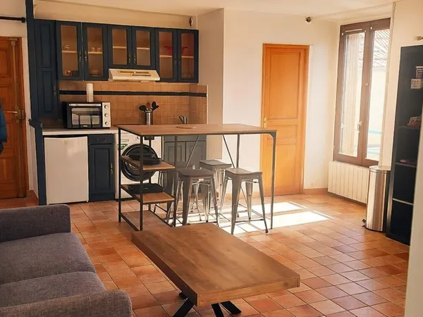 [F2/F3] Meublé lumineux avec bureau et cave - Hyper centre - 30 min de Paris