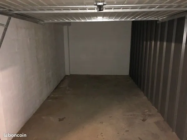 Garage Fermé à louer