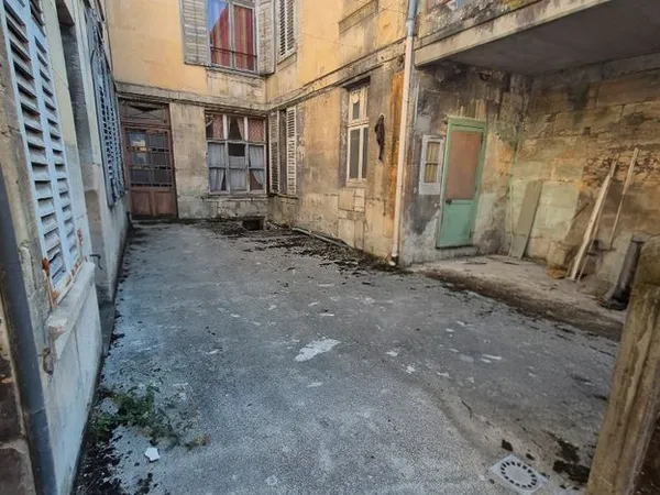 Immeuble 10 pièces 323 m²