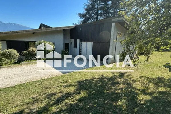 Maison Location Biviers 6p 117m² 1775€