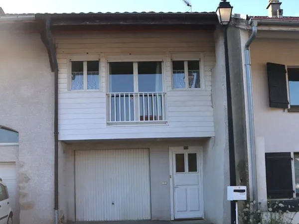 Meublé à Louer dans maison indépendante mitoyenne