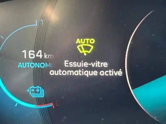 Peugeot 2008 e- 136ch allure business — photo 11