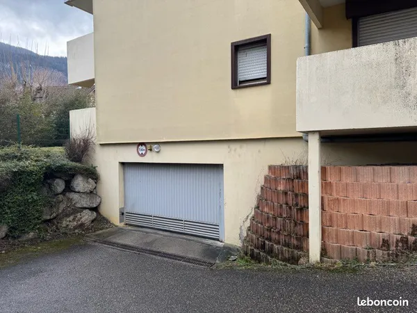 Garage sécurisé Rue des Fleurs