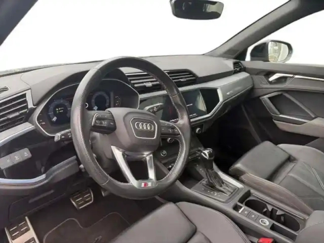 Audi Q3 45 tfsie 245 ch s tronic 6 s line — photo 9