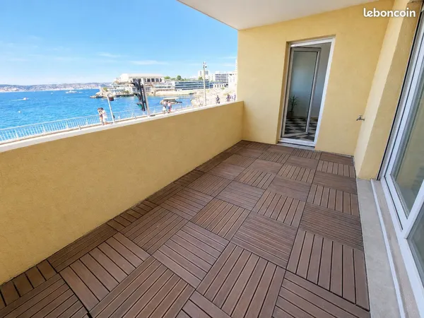 Très rare à 3 min à pied de la plage sur la prestigieuse Corniche Kennedy face à la mer - Grand T4 d