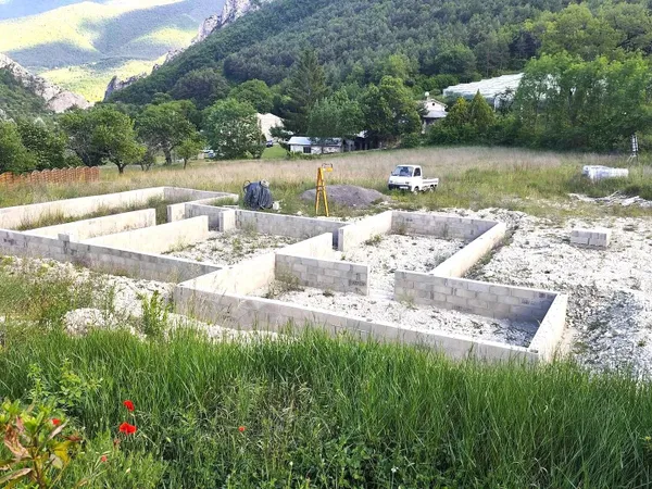 Terrain constructible 2328 m² - Permis accordé