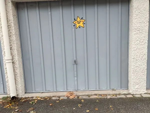 Garage fermé 13 m2 dans résidence privée sur le plateau de Saint Rambert