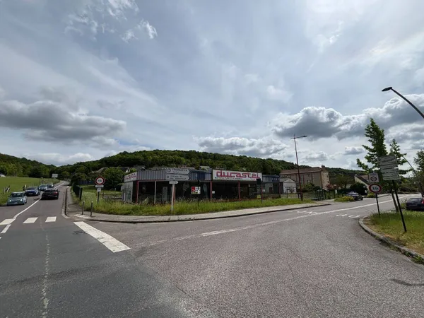 Local d'activité 300 m²