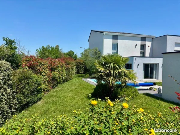 Maison 4 pièces 81 m² - Piscine - Garage - Vue Chaîne des Puys - Saint-Beauzire