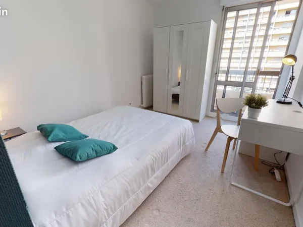 Chambre 5 pièces 83 m²