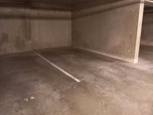 Stationnement dans garage fermé et sécurisé