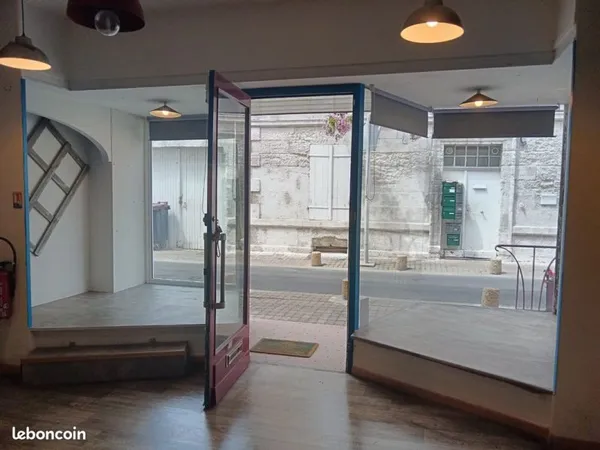 Local commercial , centre-ville La Couronne