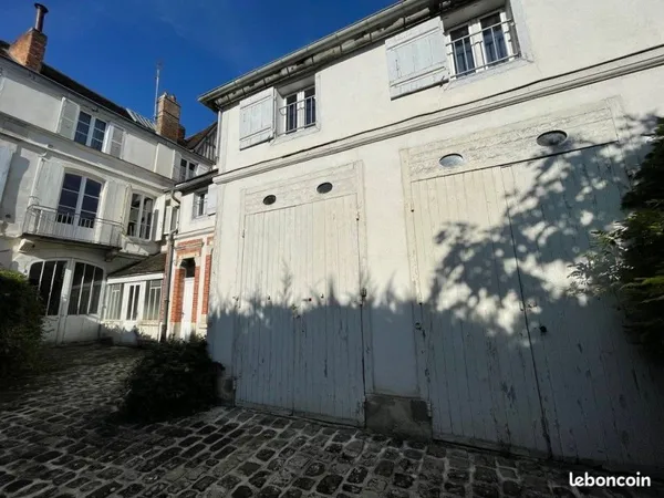 Maison ancienne de charme avec Garages, Cave & Maisonnette