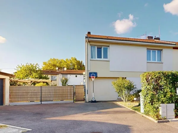 Magnifique maison avec jardin clôturé, garage, 5 chambres