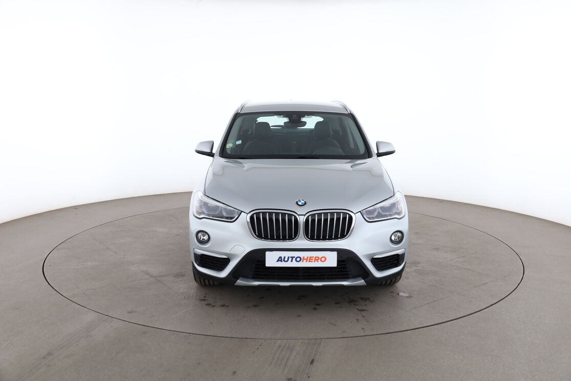 BMW X1 sDrive18d xLine — photo 8