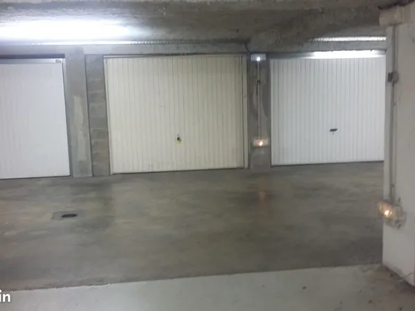 Garage fermé en sous sol sécurisé