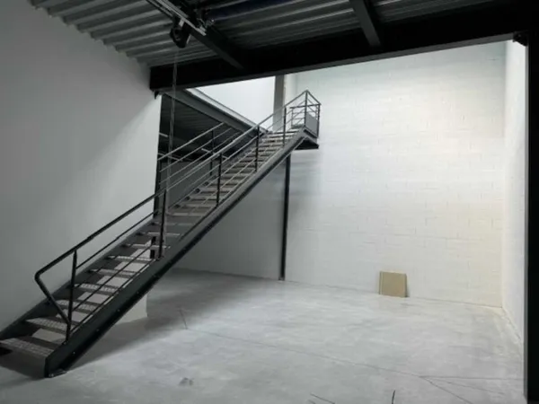 Local commercial 243 m²