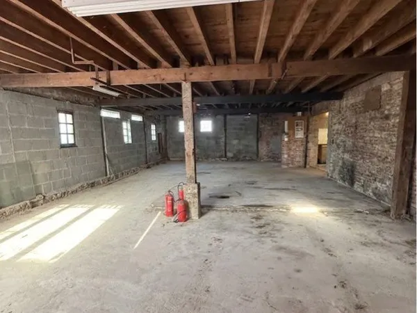 Atelier / garage à louer 240m2