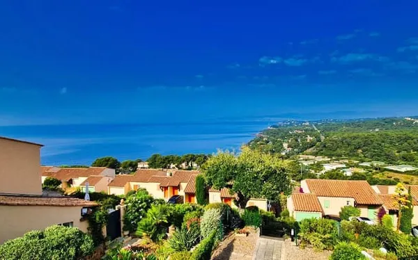 Charmante maison mitoyenne avec vue mer panoramique Boulou