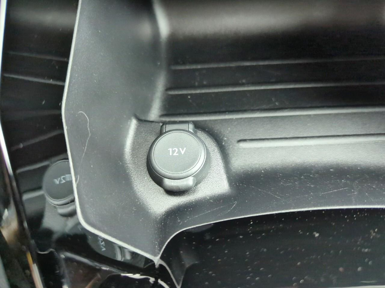 Peugeot 2008 hybrid 145 ch e-dcs6 allure — photo 27