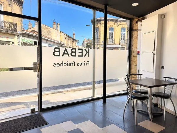Local commercial 1 pièce 60 m²