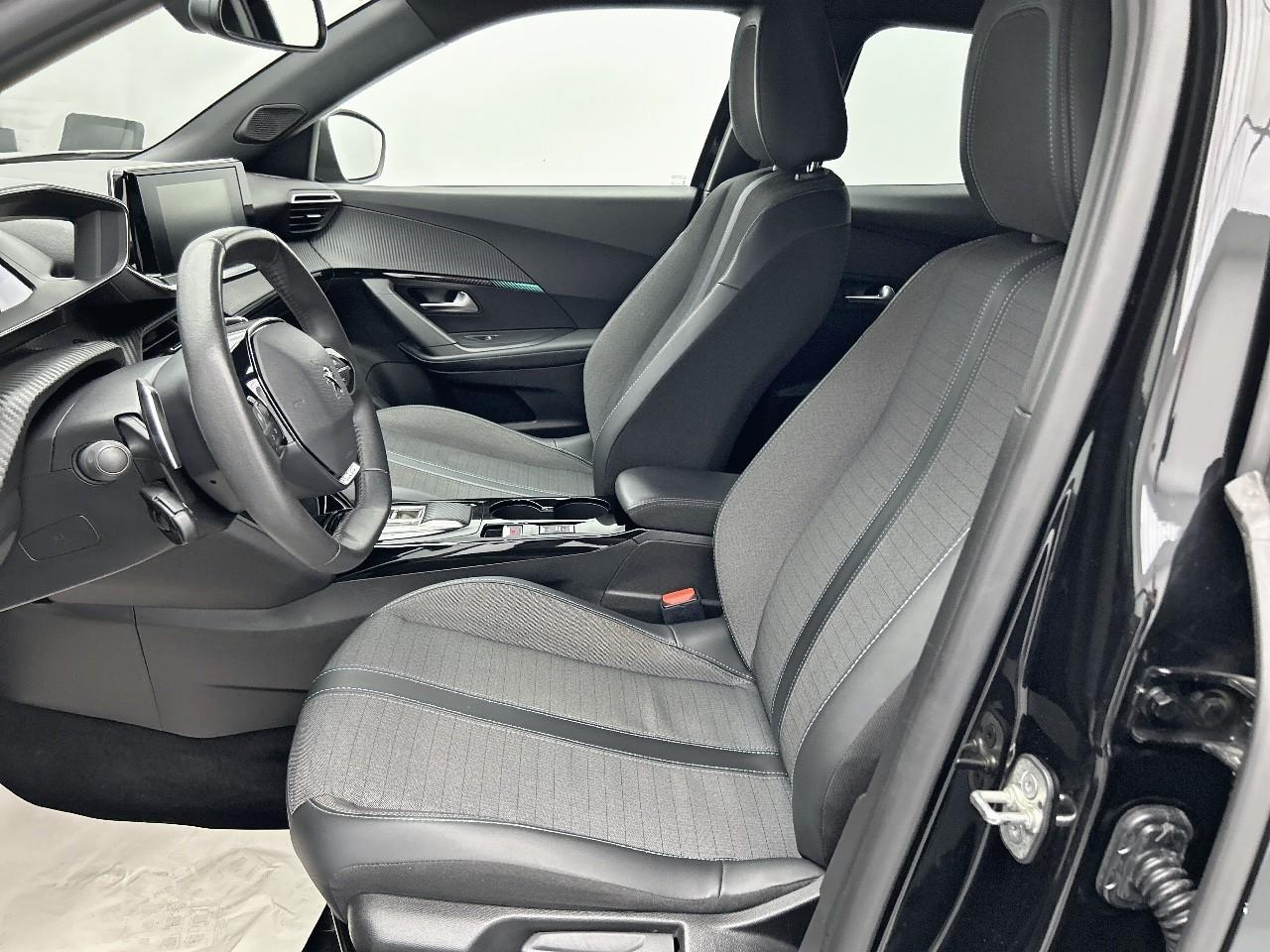 Peugeot 2008 puretech 130 s&s eat8 allure pack — photo 10