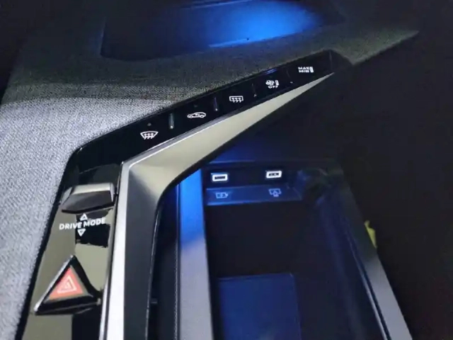 Peugeot 3008 hybrid 136 e-dcs6 — photo 100