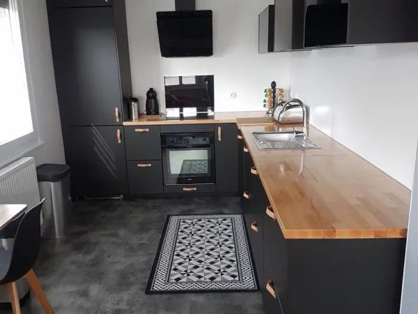 Maison deux garage jardinet , proche Chd